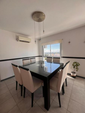 Departamento Delfina - pleno centro, con vista a las sierras.
